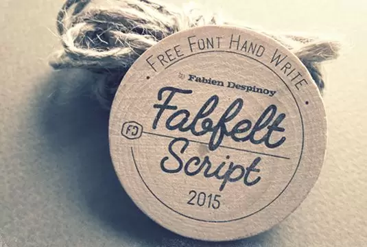 Fabfelt Script fontes cursivas gratuitas designe