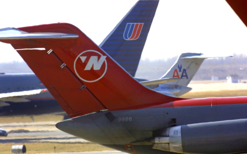 northwest airlines desenhos escondidos em logotipos famosos designe