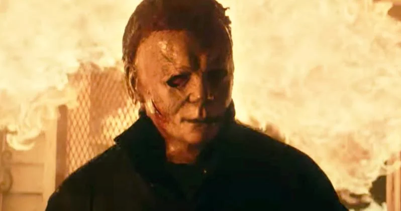 Halloween Kills trailer #2 revela a fuga sangrenta de Michael Myers