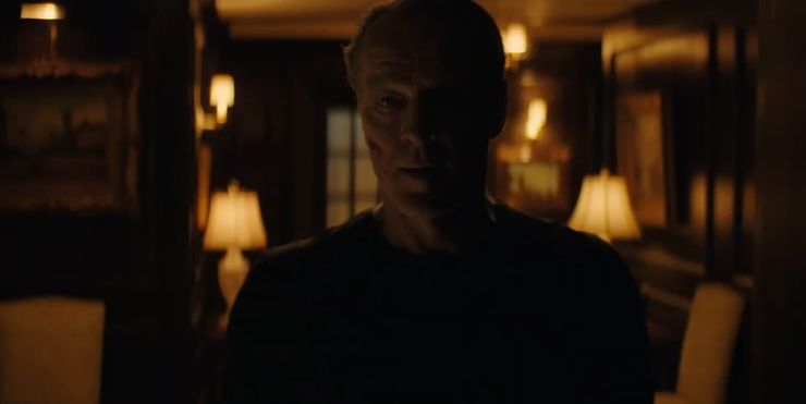 Iain Glen como Bruce Wayne em Titas 3 temporada Trailer Titãs: Resumo do trailer da 3ª temporada com 10 revelações e easter eggs
