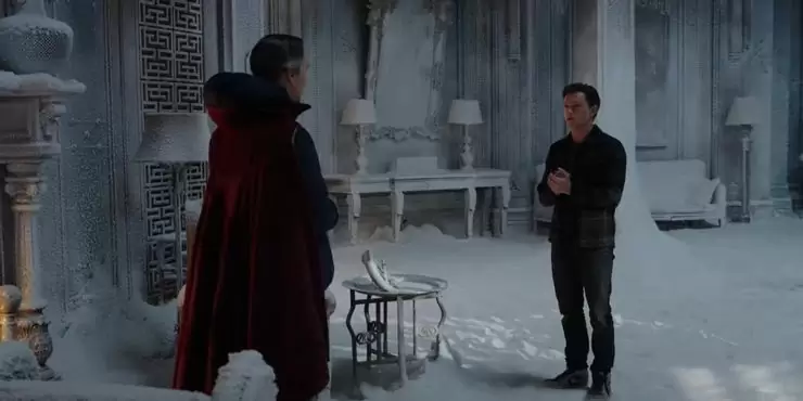 Benedict Cumberbatch como Doutor Estranho e Tom Holland como Peter Parker em Homem Aranha No Way Home