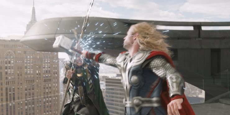 Thor e Loki lutam em Vingadores